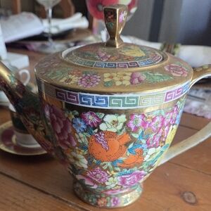 Vintage Chinese Porcelain Mille Fleurs Tea Pot